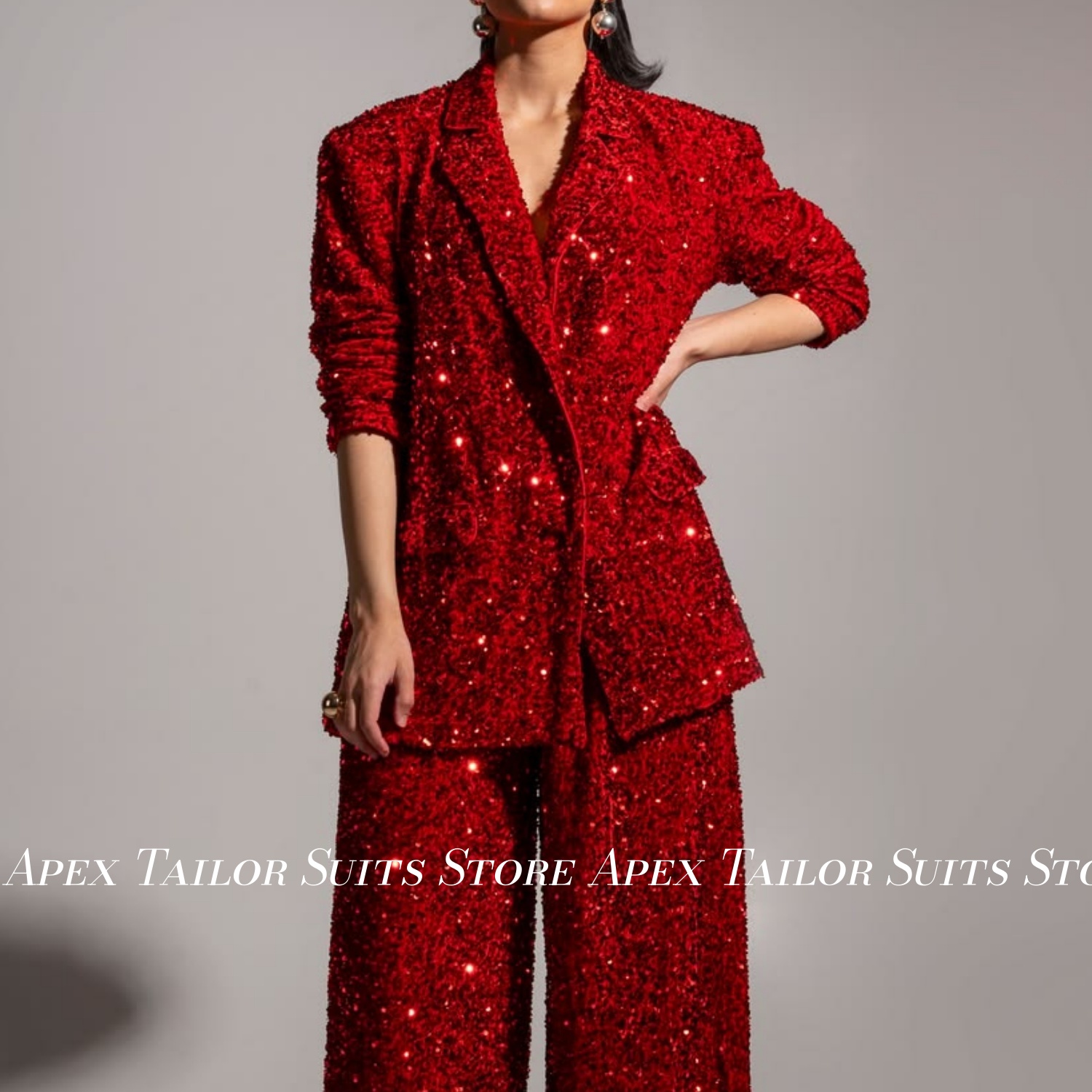 Womens Blazer - ชุดสูทผู้หญิงประดับเลื่อมแวววาว สองชิ้น เสื้อแจ็คเก็ตแขนยาวสีแดง กางเกงขายาวเอวสูงทรงขากว้าง ชุดออกงานปาร์ตี้หรือคลับ